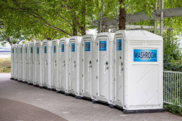 Best Portable bathroom rental  in South Highpoint, FL